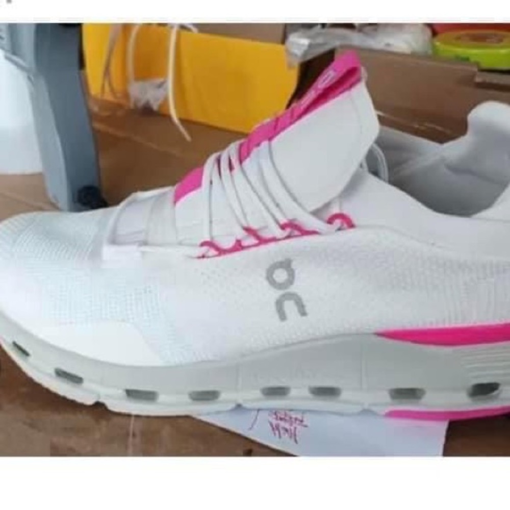 Wore once size 6 onclouds